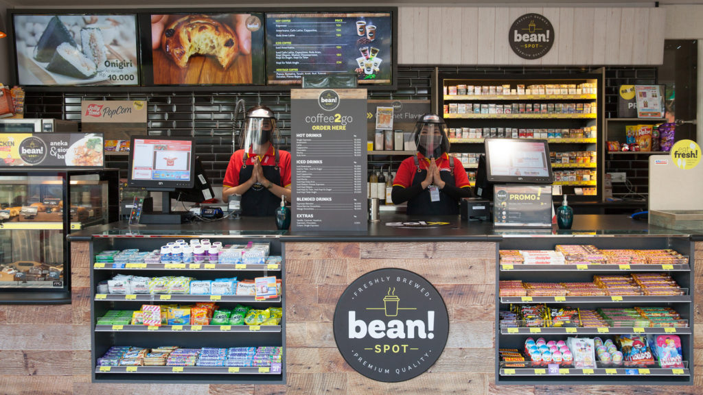 Image showing FPG custom c-store fitout featuring the POS stations and a warm welcome from the shop assistants at Alfamart, Alfa Tower, Jakarta, Indonesia.