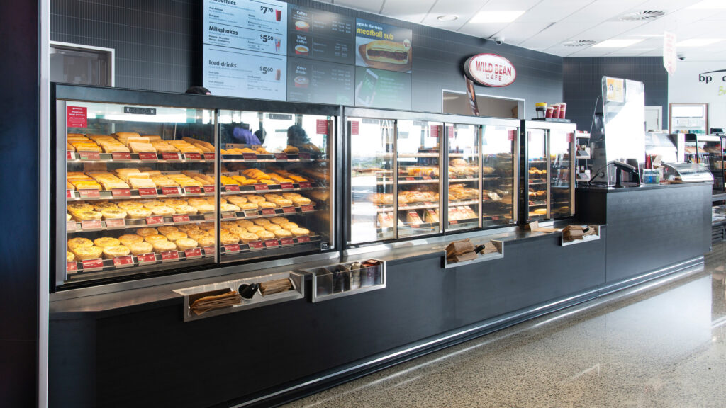 Image of the FPG c-store fitout including a line-up of FPG Inline 5000 Series food display cabinets at BP Bruce Road, Tauranga, New Zealand.