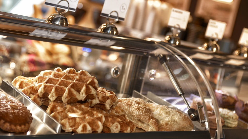 A custom display for ambient product at Délifrance, The Netherlands.